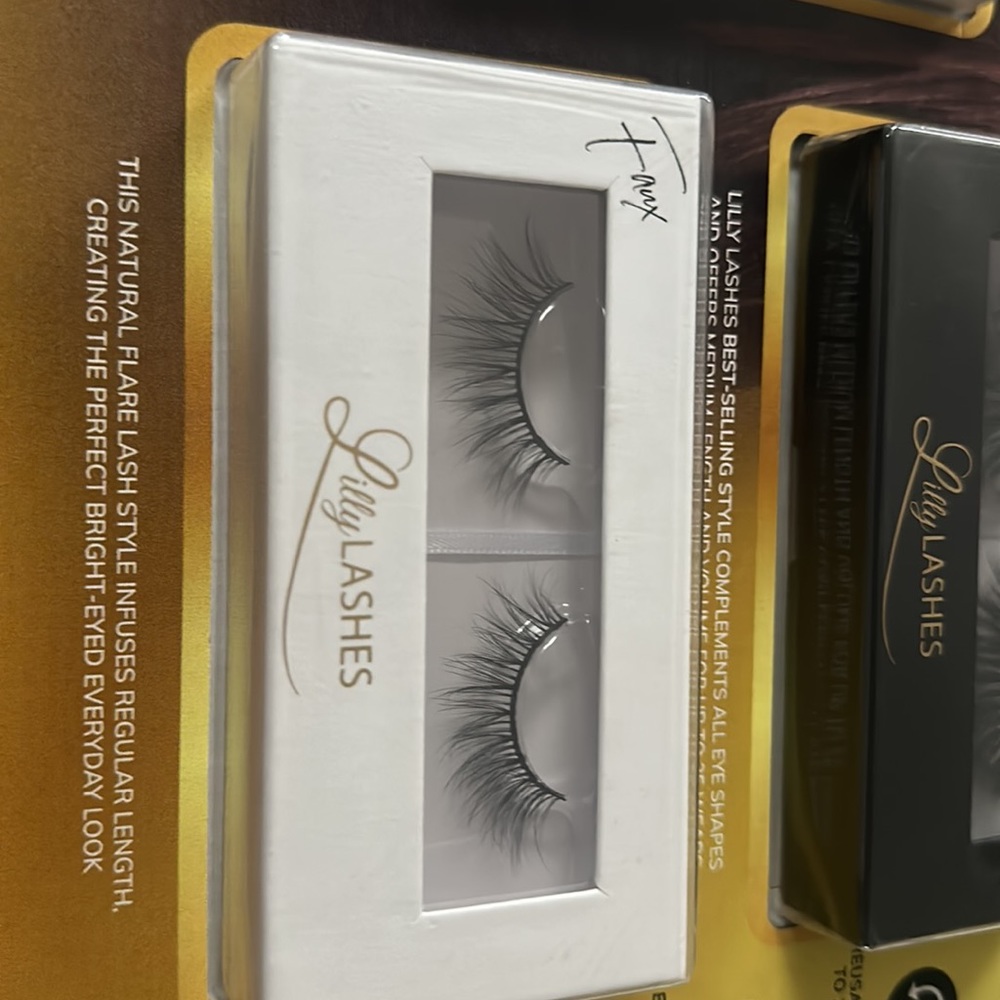 Lilly Lashes - Picture 4 of 6
